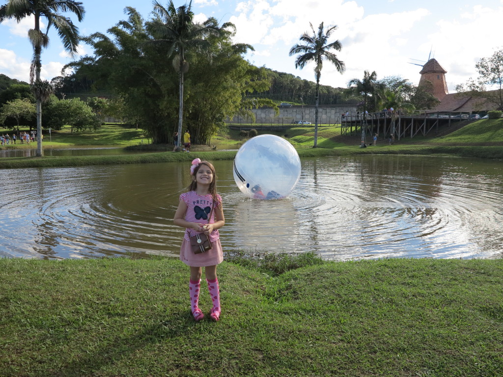 Parque Expoville Atividades - brincadeiras no lago