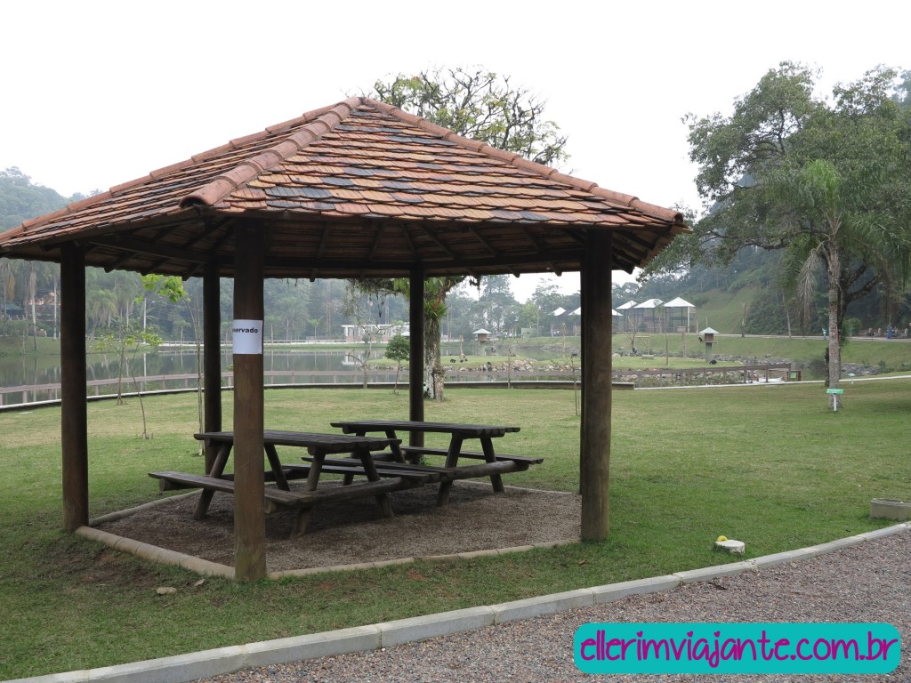 Parque Zoobotânico de Joinville - vários quiosques para descansar e fazer piqueniques.